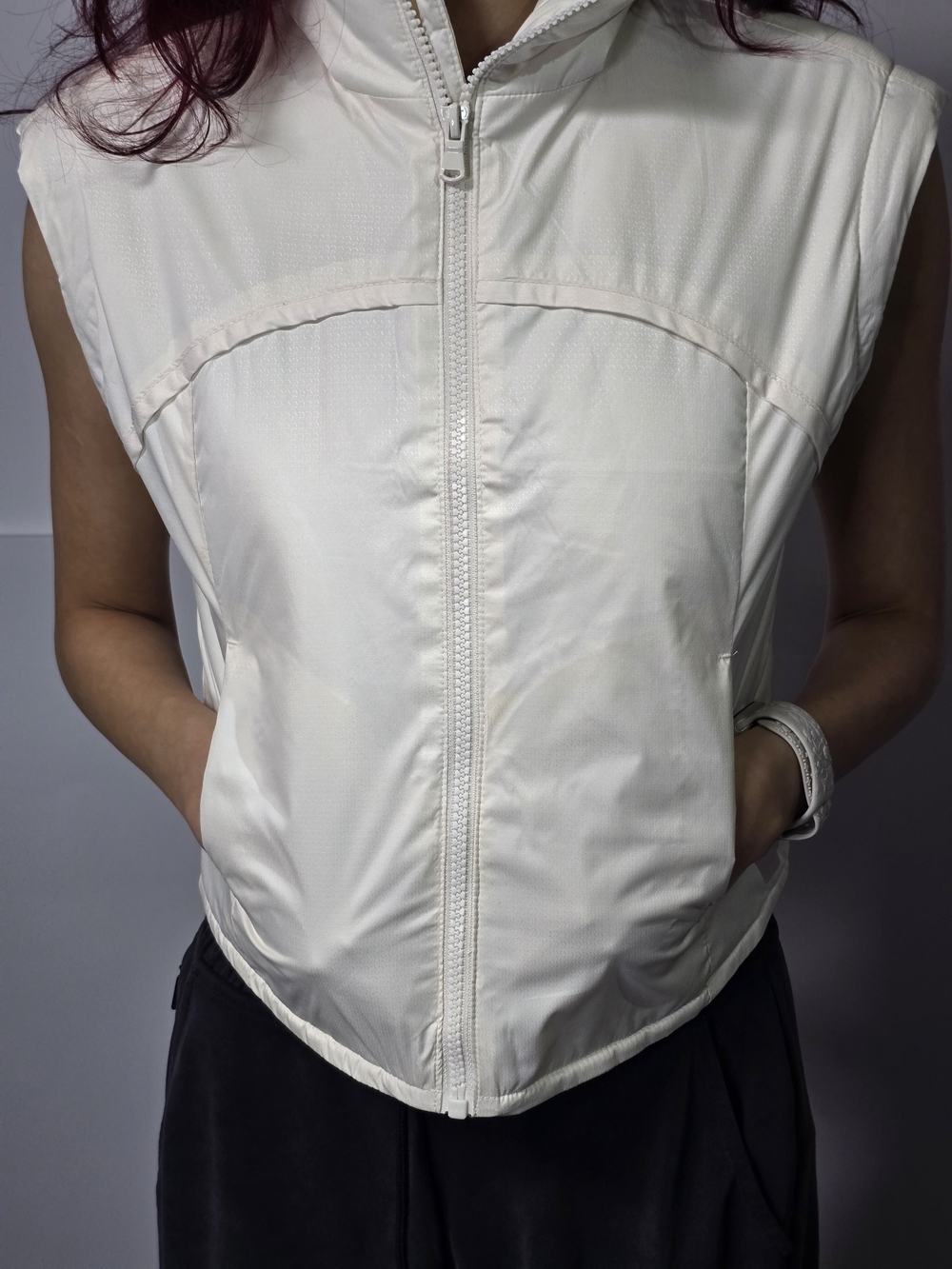 Old Navy Women's Sleeveless Zip-Front Vest in Ivory